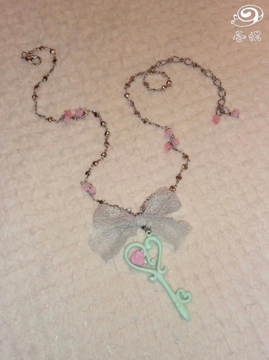 卷蜗Cream roll snail / Rose Vine Key Necklace